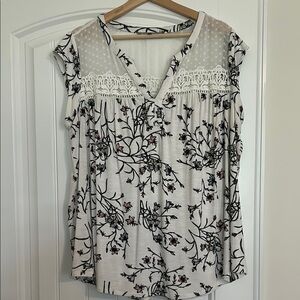 Daniel Rainn Black and White Cap Sleeve Ruffled Blouse